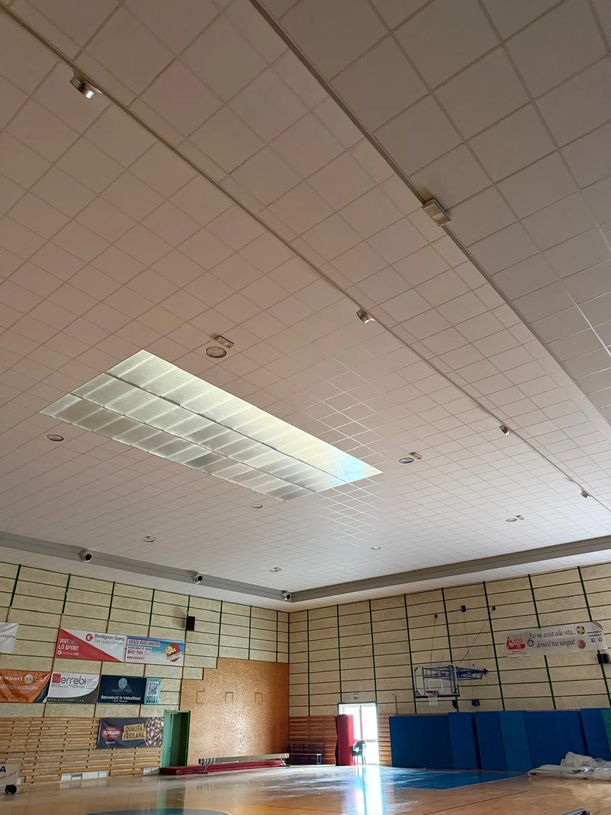Controsoffitto in una palestra